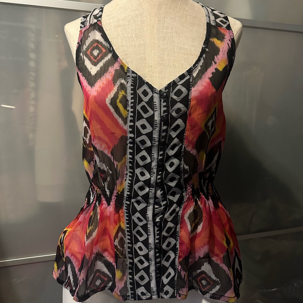 Women's Sleeveless Patterned Top